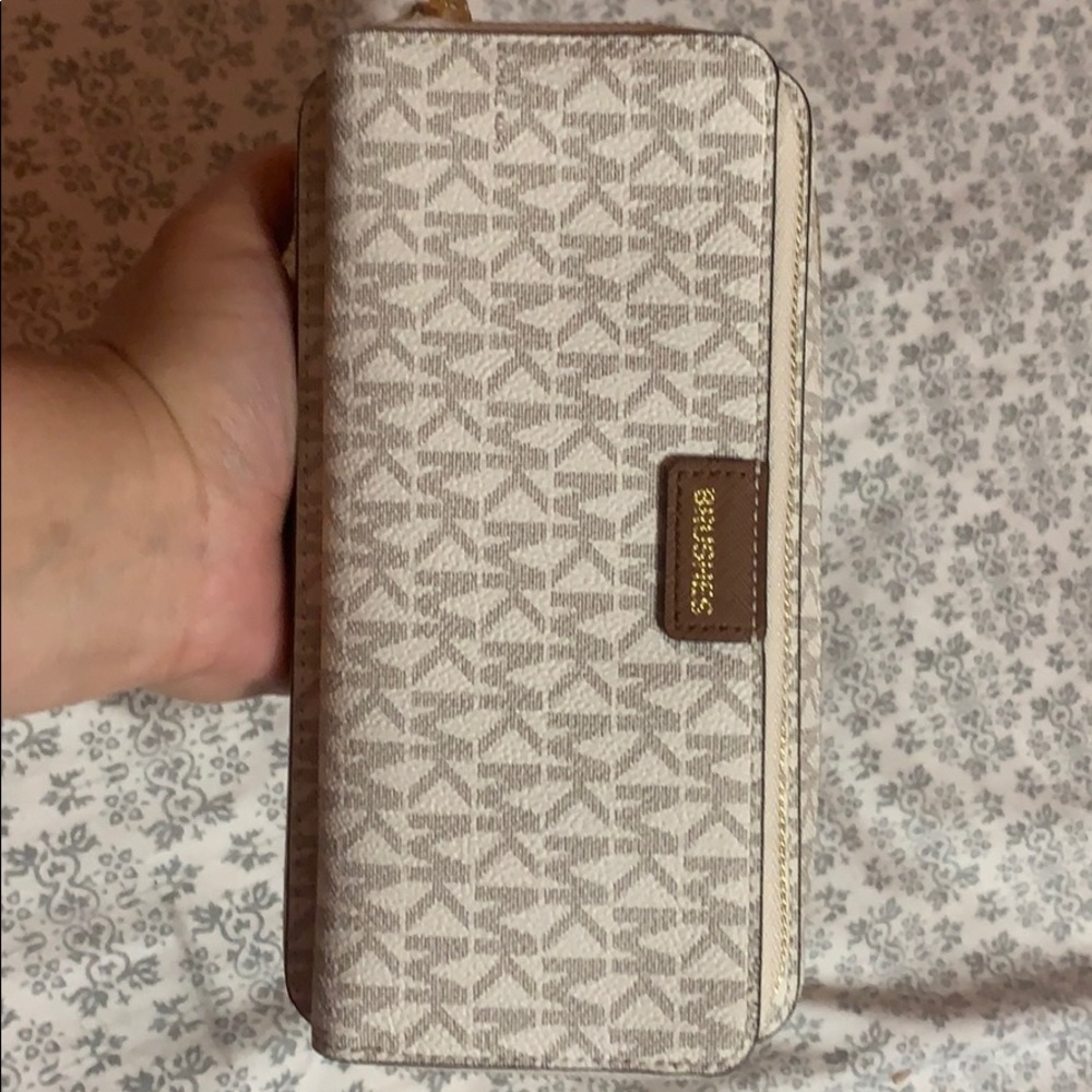 Michael Kors Jet set travel makeup bag - Picture 3 of 4